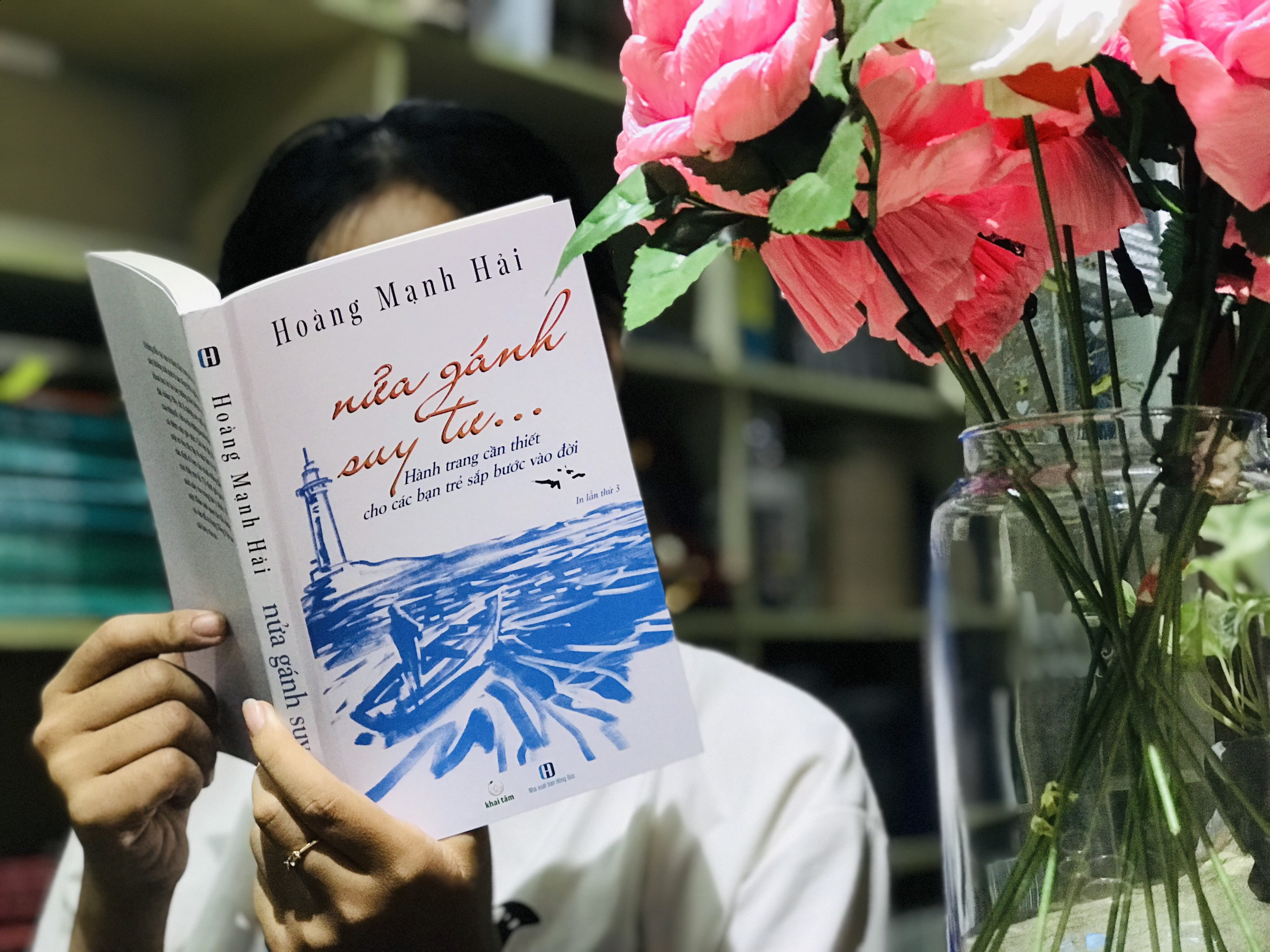 [Tóm Tắt & Review Sách] “Nửa Gánh Suy Tư”: Người Trẻ Cần Xây Dựng Nhân Sinh Quan Lành Mạnh